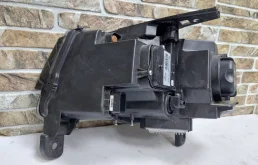 Фара правая для Jeep Grand Cherokee на фотографиях