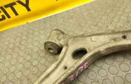 Усилитель переднего бампера для Mercedes-Benz CLA class 2014 года на фотографиях