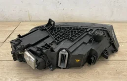 Фара правая для Audi Q7 2020 года на фотографиях