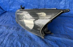 Фары для Mitsubishi Grandis 2005 года на фотографиях