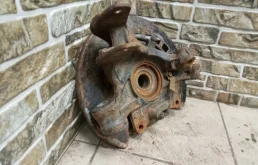 Кулак задний левый для Audi Q7 на фотографиях