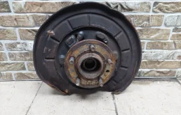 Кулак задний левый для Land Rover Discovery L319 2004-2009