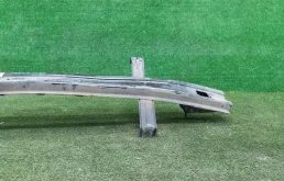 Усилитель бампера задний нижний для Hyundai Solaris 2014 года на фотографиях