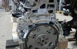 Двигатель для Nissan Tiida 2004 года на фотографиях