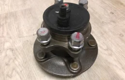 Ступица колеса задняя левая для Mitsubishi ASX 2011 года на фотографиях