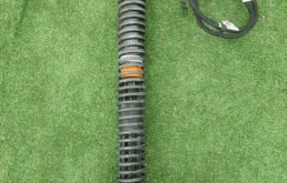 Амортизатор багажника правый для BMW 7er 2012 года на фотографиях