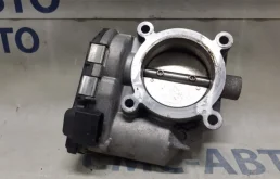 Дроссельная заслонка для Mercedes-Benz C class 2008 года на фотографиях