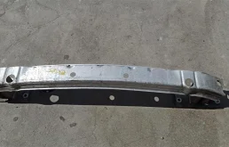 Усилитель заднего бампера для Opel Insignia 2012 года на фотографиях