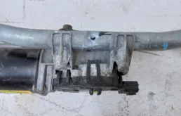 Трапеция стеклоочистителей для Renault Logan 2015 года на фотографиях