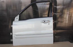 Дверь передняя левая для Suzuki Grand Vitara 2001 года на фотографиях