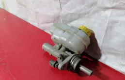 Бачок главного тормозного цилиндра для Skoda Rapid 2020 года на фотографиях