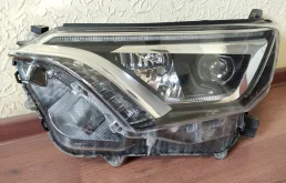 Фары для Toyota RAV4 2018 года на фотографиях