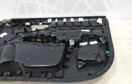 Обшивка двери передняя левая для Hyundai Solaris 2019 года на фотографиях