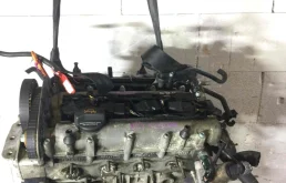 Двигатель без навесного для Volkswagen Polo 2003 года на фотографиях