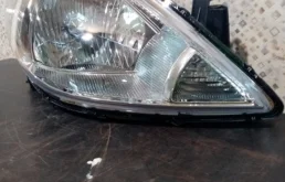 Фары для Nissan Tiida 2009 года на фотографиях