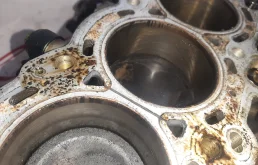 Двигатель для Nissan Primera 1996 года на фотографиях