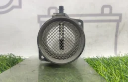 Датчик массового расхода воздуха для Volkswagen Passat 2014 года на фотографиях