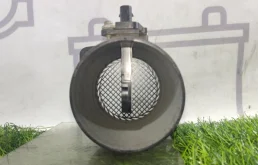 Датчик массового расхода воздуха для Volkswagen Passat 2014 года на фотографиях