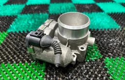 Дроссельная заслонка для Audi A4 2001 года на фотографиях