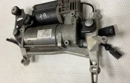 Компрессор пневмоподвески задний для Audi Q7 на фотографиях