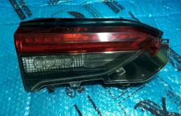 Фонарь левый для Toyota RAV4 2023 года на фотографиях