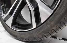 Диск колесный литой для Volvo XC90 2015 года на фотографиях