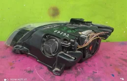 Фара ксенон левая для Audi Q7 2009 года на фотографиях