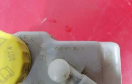 Бачок главного тормозного цилиндра для Skoda Rapid 2020 года на фотографиях