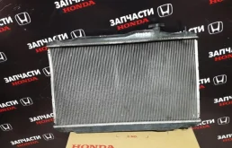 Радиатор охлаждения ДВС для Honda Civic 2010 года на фотографиях