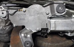 Мотор стеклоочистителя для Toyota Corolla 2003 года на фотографиях