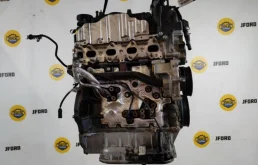 Двигатель без навесного для Kia Carnival 2022 года на фотографиях