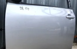 Дверь передняя левая для Toyota Corolla 2012 года на фотографиях