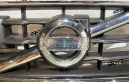 Решетка радиатора для Volvo S60 2015 года на фотографиях