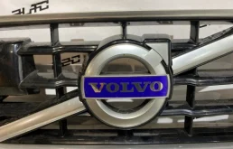Решетка радиатора для Volvo S60 2015 года на фотографиях