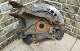 Кулак задний левый для Audi Q7 на фотографиях