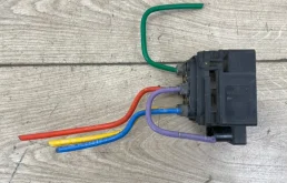 Блок клапанов пневмоподвески для Audi Q7 2008 года на фотографиях