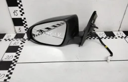 Стекла и зеркала для Toyota Corolla 2016 года на фотографиях