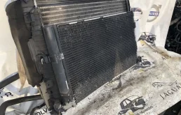 Радиатор кондиционера для Jaguar XF 2014 года на фотографиях