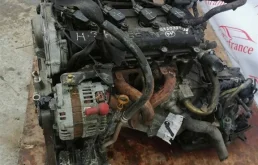 Двигатель без навесного для Nissan X-Trail 2000 года на фотографиях