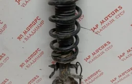 Амортизатор передний правый для Infiniti M на фотографиях