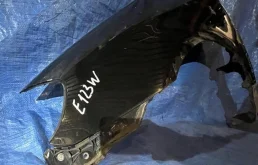 Крыло правое для Toyota Corolla 2005 года на фотографиях