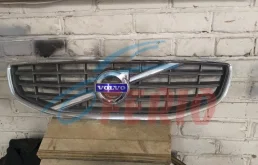 Решетка радиатора для Volvo S60 2015 года на фотографиях