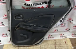 Дверь задняя правая для Nissan Almera 2004 года на фотографиях