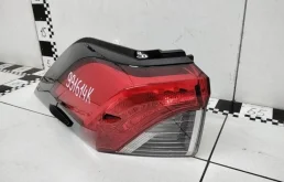 Фонарь левый для Toyota RAV4 2023 года на фотографиях