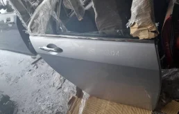 Двери для Honda Accord 2006 года на фотографиях