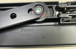 Поводок лобового стеклоочистителя правый для Audi Q7 2007 года на фотографиях