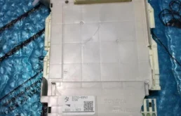 Блок предохранителей салона для Toyota Land Cruiser на фотографиях