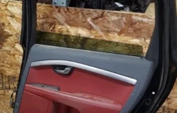 Двери для Volvo XC70 2014 года на фотографиях