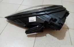 Фара правая для Porsche Cayenne на фотографиях