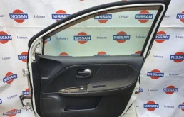 Дверь передняя правая для Nissan Note 2005 года на фотографиях